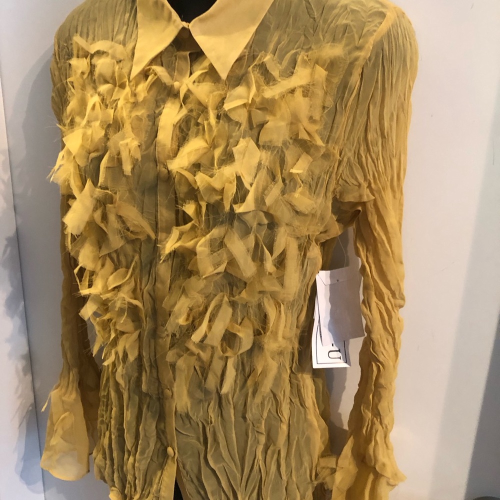 5/$20 DRESS U by SHARON M Gold Crinkle and feathery stretchy blouse - Picture 7 of 10